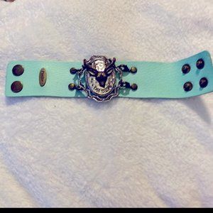Plunder mint leather with deer pendant